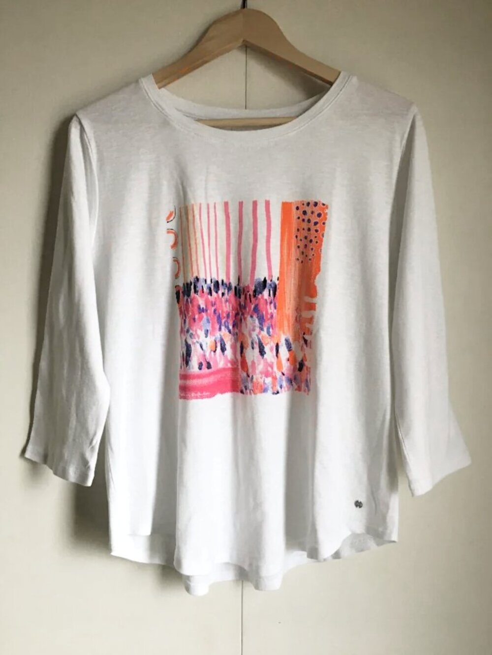 Northern Reflections Summery Abstract Graphic Tee - 100% Cotton - L 💗
